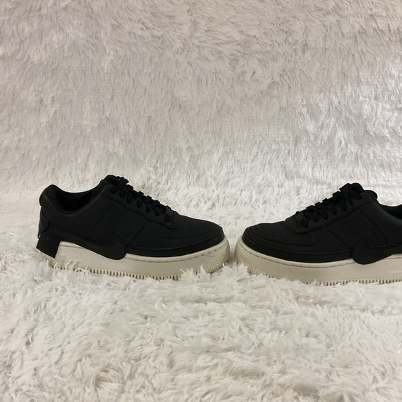 NIKE AIR FORCE 1 WOMEN BLACK LOW BACK SNEAKERS.SIZE-7. - Picture 3 of 13
